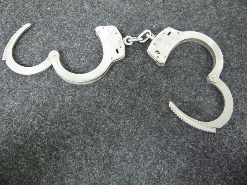 Smith & Wesson M100 Handcuffs with Key Police / Security Made in USA 