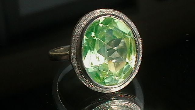 7CT SOLIITAIRE PERIDOT WHITE GOLD RING  